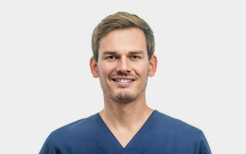 Strahlend weiße und gesunde Zähne: Dr. Philipp Maatz vom MVZ Zahnimpuls Lampertheim beleuchtet, für wen eine Zahnaufhellung wirklich sinnvoll ist - Foto: presseportal.de