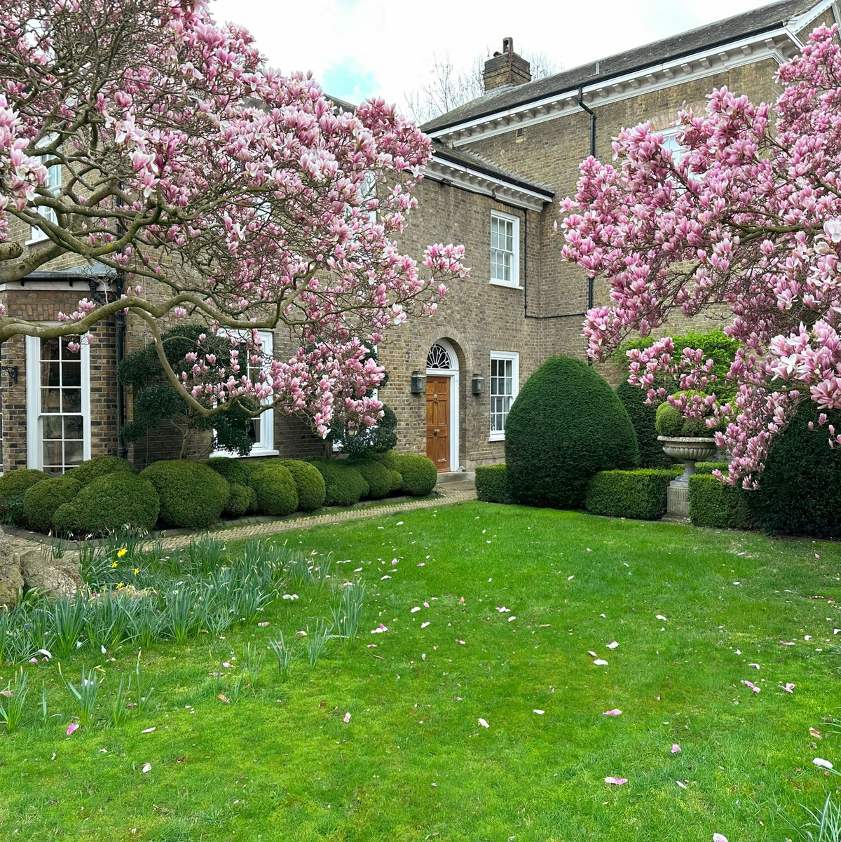 Freddie Mercurys langjährige Lebensgefährtin bietet «Garden Lodge» für mehr als 30 Millionen Pfund (35 Mio Euro) an. - Foto: Barney Hindle/Knight Frank /dpa