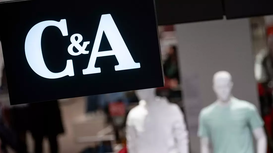 C&A betrieb Ende vergangenen Jahres 1300 Filialen in 17 Ländern. - Bild: Fabian Sommer/dpa