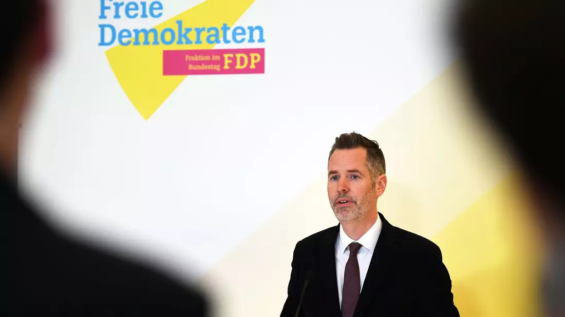 Die FDP habe deutlich gemacht, dass man alles verhindern werde, was die deutsche Wirtschaft schwächt, so Christian Dürr. - Bild: Serhat Kocak/dpa