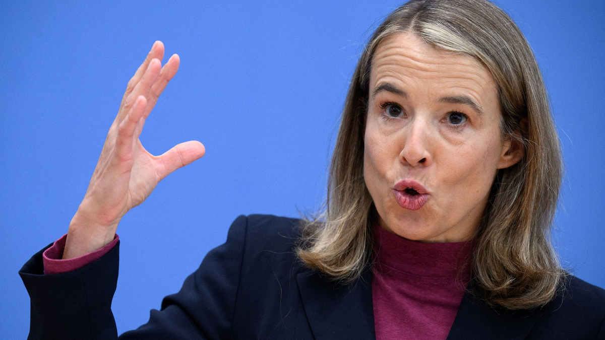 Mit Blick auf die schwache wirtschaftliche Entwicklung Deutschlands sagte die Ökonomin, die Zahlen deuteten auf eine technische Rezession hin. - Foto: Bernd von Jutrczenka/dpa