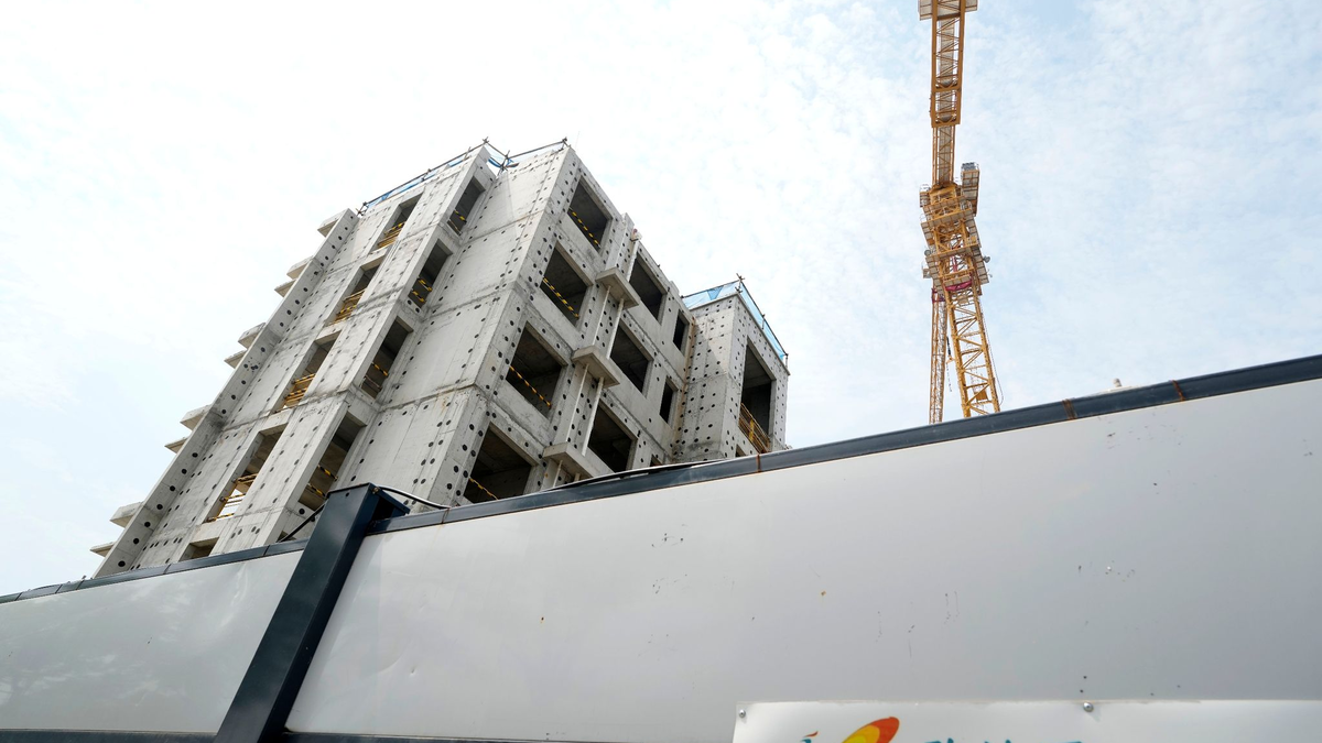 An der Börse rutschte der Kurs des Unternehmens Country Garden zeitweise um elf Prozent ab. - Foto: Ng Han Guan/AP/dpa