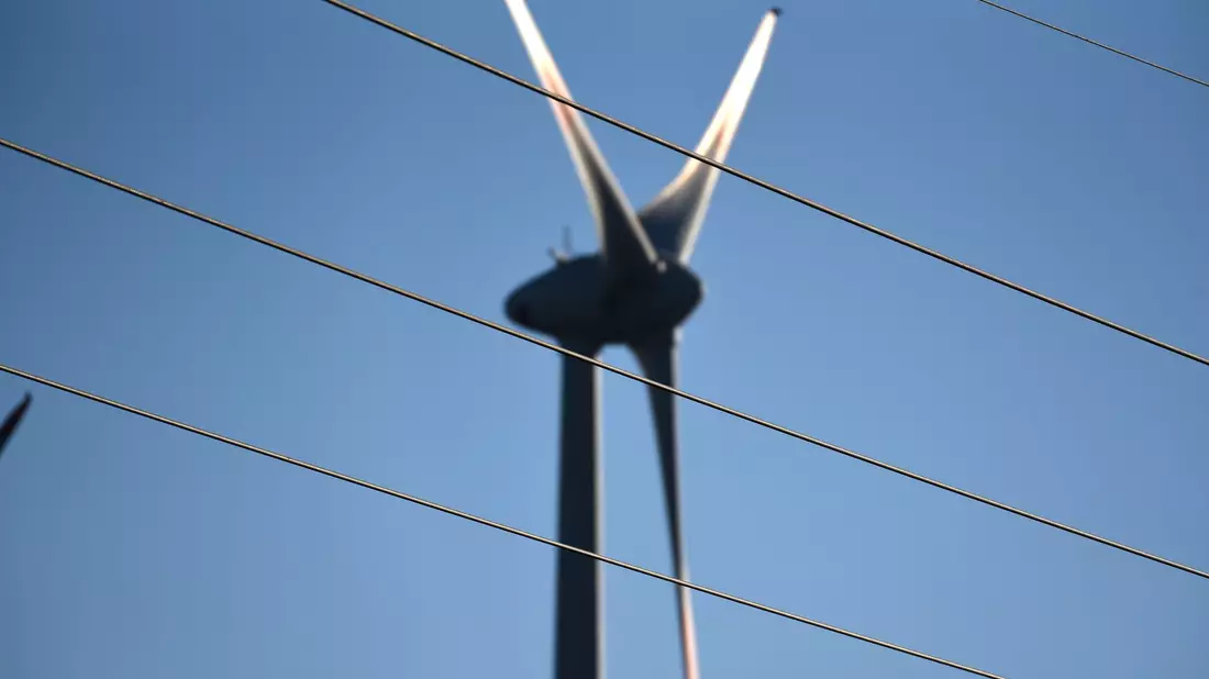 Ein Problem in Deutschland seien die Genehmigungen für den Transport von Windkraftanlagen. - Bild: Frank Hormann/dpa