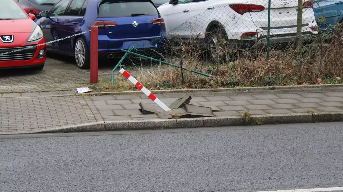 POL-HA: Poller bei Unfall beschädigt - Polizei sucht Zeugen - Bild: presseportal.de