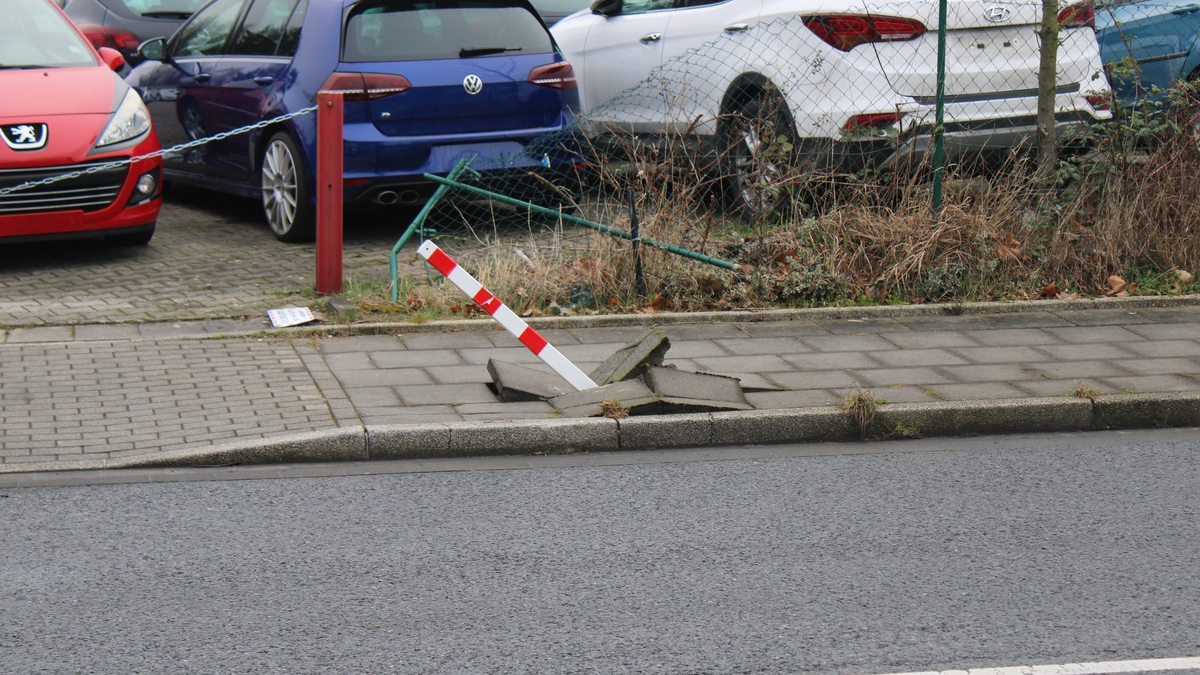 POL-HA: Poller bei Unfall beschädigt - Polizei sucht Zeugen - Foto: presseportal.de