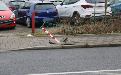 POL-HA: Poller bei Unfall beschädigt - Polizei sucht Zeugen - Foto: presseportal.de