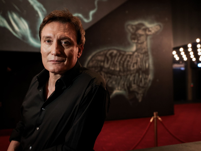 Oliver Masucci kehrt nach längerer Pause auf die Theaterbühne zurück. - Foto: Christian Charisius/dpa