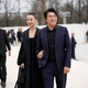 Lang Lang kommt mit seiner Frau Gina Alice Redlinger während der Pariser Modewoche zur Dior-Show. - Foto: Scott A Garfitt/Invision/AP