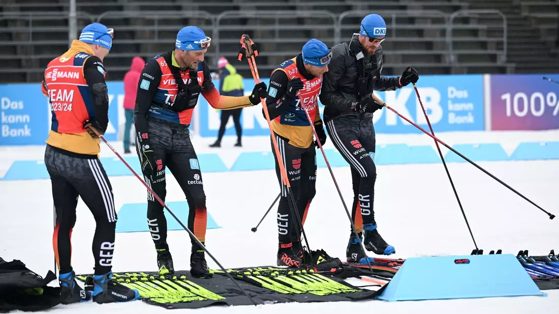 Die Ski der Biathleten werden auch beim Weltcup in Oslo ein großes Thema sein. - Bild: Hendrik Schmidt/dpa