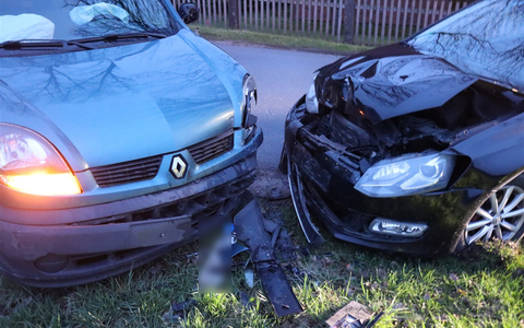 POL-HF: Frontalzusammenstoß - Zwei Personen leicht verletzt - Foto: presseportal.de