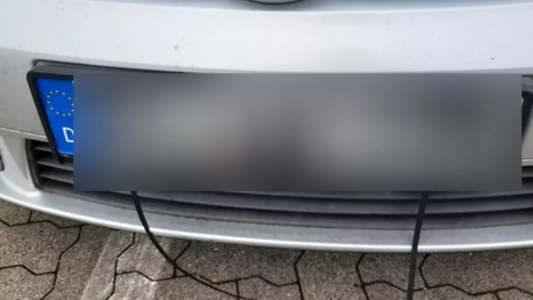 BPOL-FL: Süderlügum - Trotz Fahrverbot gefahren, Auto nicht versichert - Bild: presseportal.de
