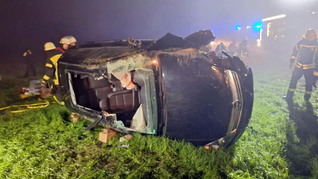 FW Sonsbeck: Verkehrsunfall mit eingeklemmter Person - Automatischer Notruf über eCall - Bild: presseportal.de