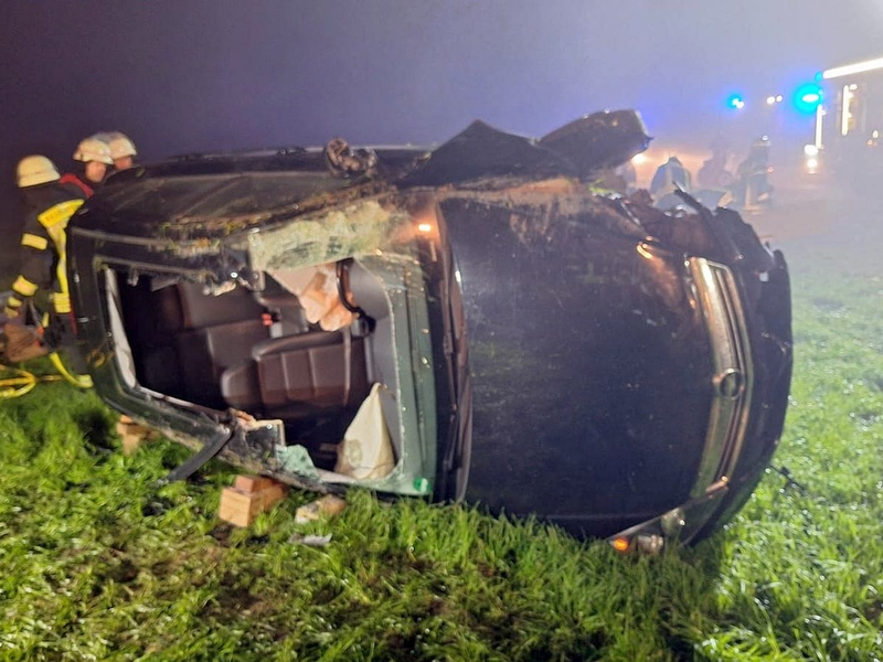 FW Sonsbeck: Verkehrsunfall mit eingeklemmter Person - Automatischer Notruf ĂŒber eCall - Foto: presseportal.de