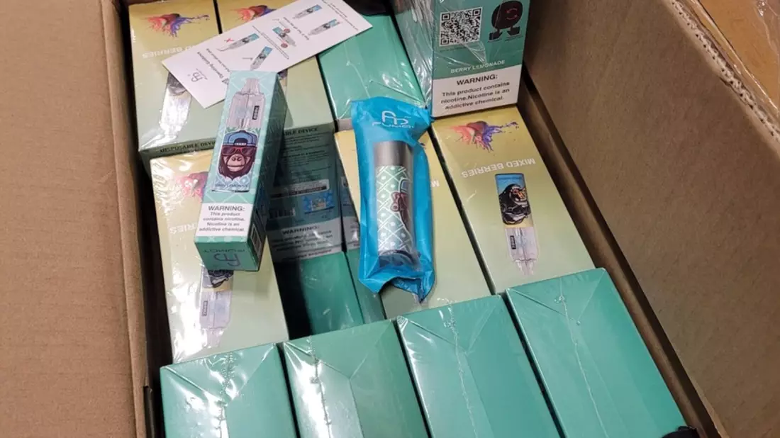 ZOLL-E: Staatsanwaltschaft Köln und Zollfahndung Essen - Schlag gegen Handel mit illegalen Vapes / Schmuggel von über 430.000 Stück Vapes / über eine Million Steuerschaden / 1 Haftbefehl vollstreckt - Bild: presseportal.de