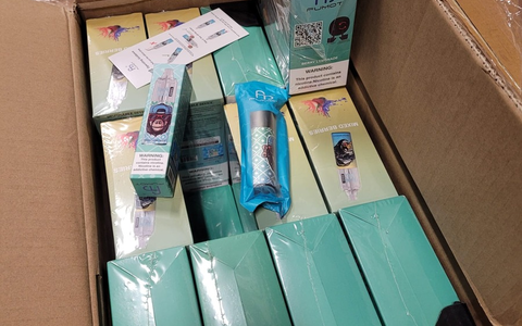 ZOLL-E: Staatsanwaltschaft Köln und Zollfahndung Essen - Schlag gegen Handel mit illegalen Vapes / Schmuggel von über 430.000 Stück Vapes / über eine Million Steuerschaden / 1 Haftbefehl vollstreckt - Foto: presseportal.de