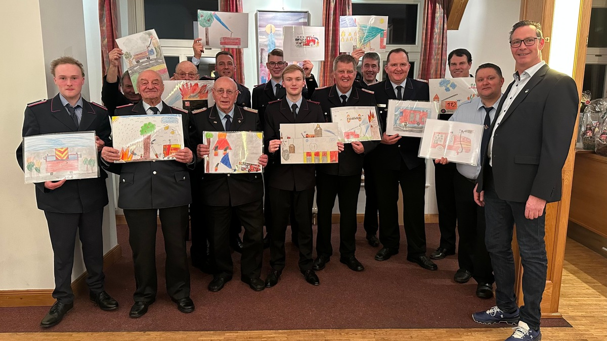 FW-OLL: Ein Ort dankt ihrer Feuerwehr: Grundschule Harpstedt malt Porträts für Einsatzkräfte - Foto: presseportal.de