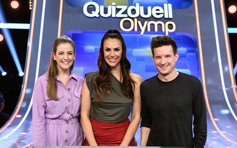 TV-Ehepaar gegen den Quizduell-Olymp: Jennifer Sieglar und Tim Schreder bei Esther Sedlaczek / Quizduell-Olymp am Freitag, 1. MĂ€rz, 18:50 Uhr im Ersten - Foto: presseportal.de TV-Ehepaar gegen den Quizduell-Olymp: Jennifer Sieglar und Tim Schreder bei Esther Sedlaczek / Quizduell-Olymp am Freitag, 1. MĂ€rz, 18:50 Uhr im Ersten - Foto: presseportal.de