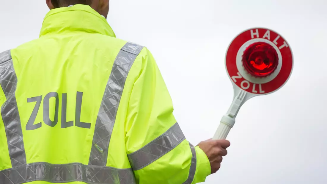 Der Zoll warnt vor illegalen importierten Lebensmitteln (Symbolbild). - Bild: Friso Gentsch/dpa