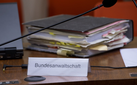 Der NSU-Prozess gegen Mitglieder wie Beate Zschäpe lief ab Mai 2013 vor dem Oberlandesgericht München. - Foto: Peter Kneffel/dpa