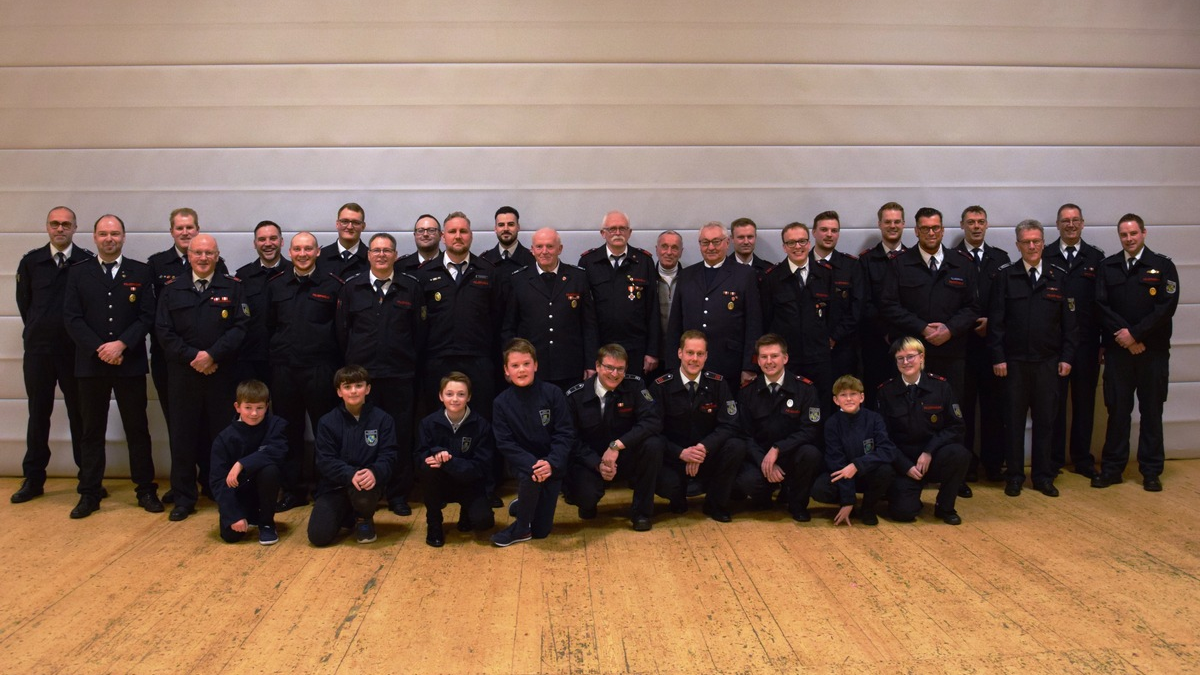 FW-OE: Jahresdienstbesprechung des Einsatzbereichs 3 der Feuerwehr Lennestadt - Foto: presseportal.de