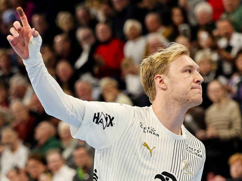 Kiels Eric Johansson jubelt nach einem Tor - gegen Pick Szeged war er acht Mal erfolgreich. - Foto: Frank Molter/dpa