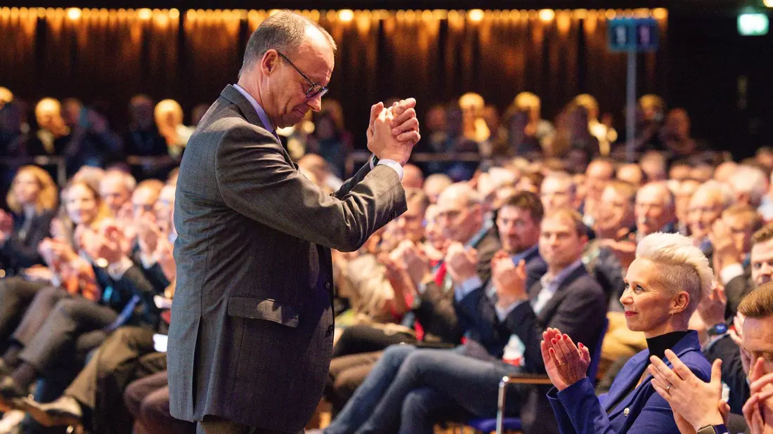 CDU-Chef Friedrich Merz bei der Parteikonferenz in Hannover. - Bild: Ole Spata/dpa