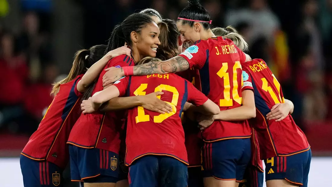 Mit ihrem ersten Sieg überhaupt gegen Frankreich holten sich die Spanierinnen den Titel in der Nations League. - Bild: Jose Breton/AP/dpa