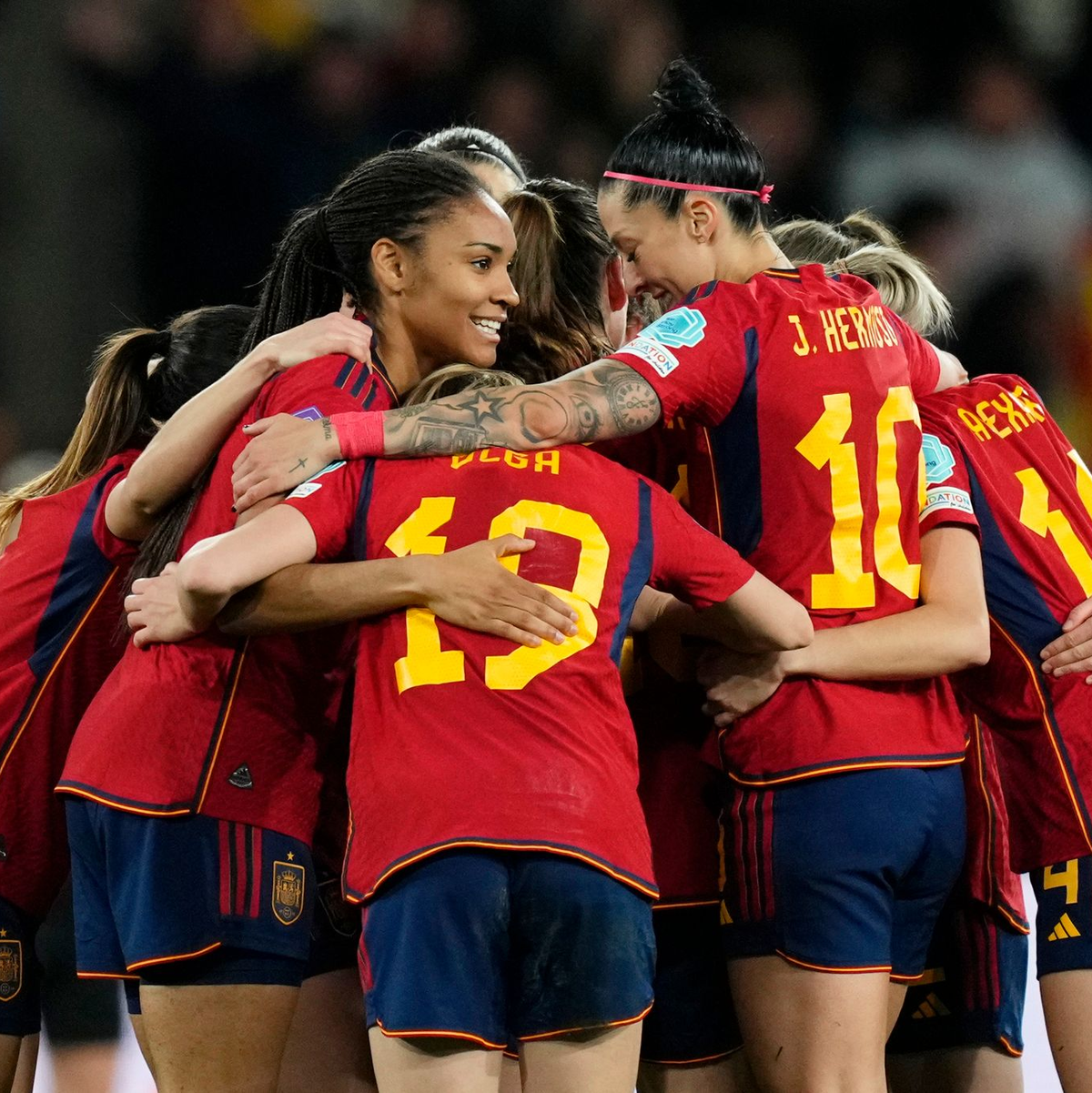Mit ihrem ersten Sieg überhaupt gegen Frankreich holten sich die Spanierinnen den Titel in der Nations League. - Foto: Jose Breton/AP/dpa