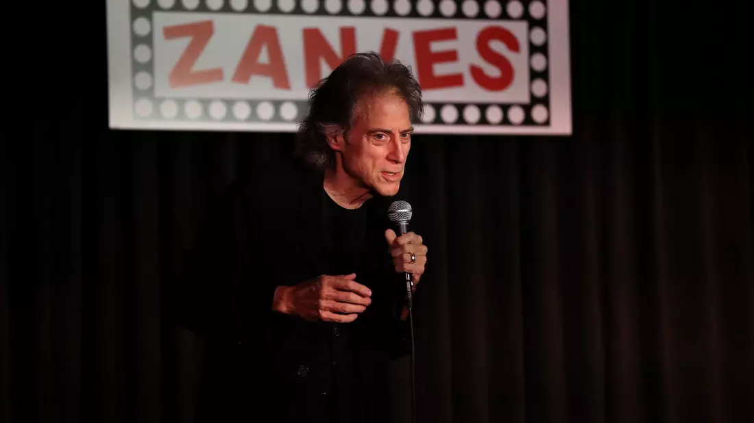 Lewis schaffte den Durchbruch in den 80er-Jahren als Stand-up-Comedian mit dem für ihn typisch bissigen und schwarzen Humor. - Bild: Chris Sweda/Chicago Tribune/ZUMA Press Wire/dpa