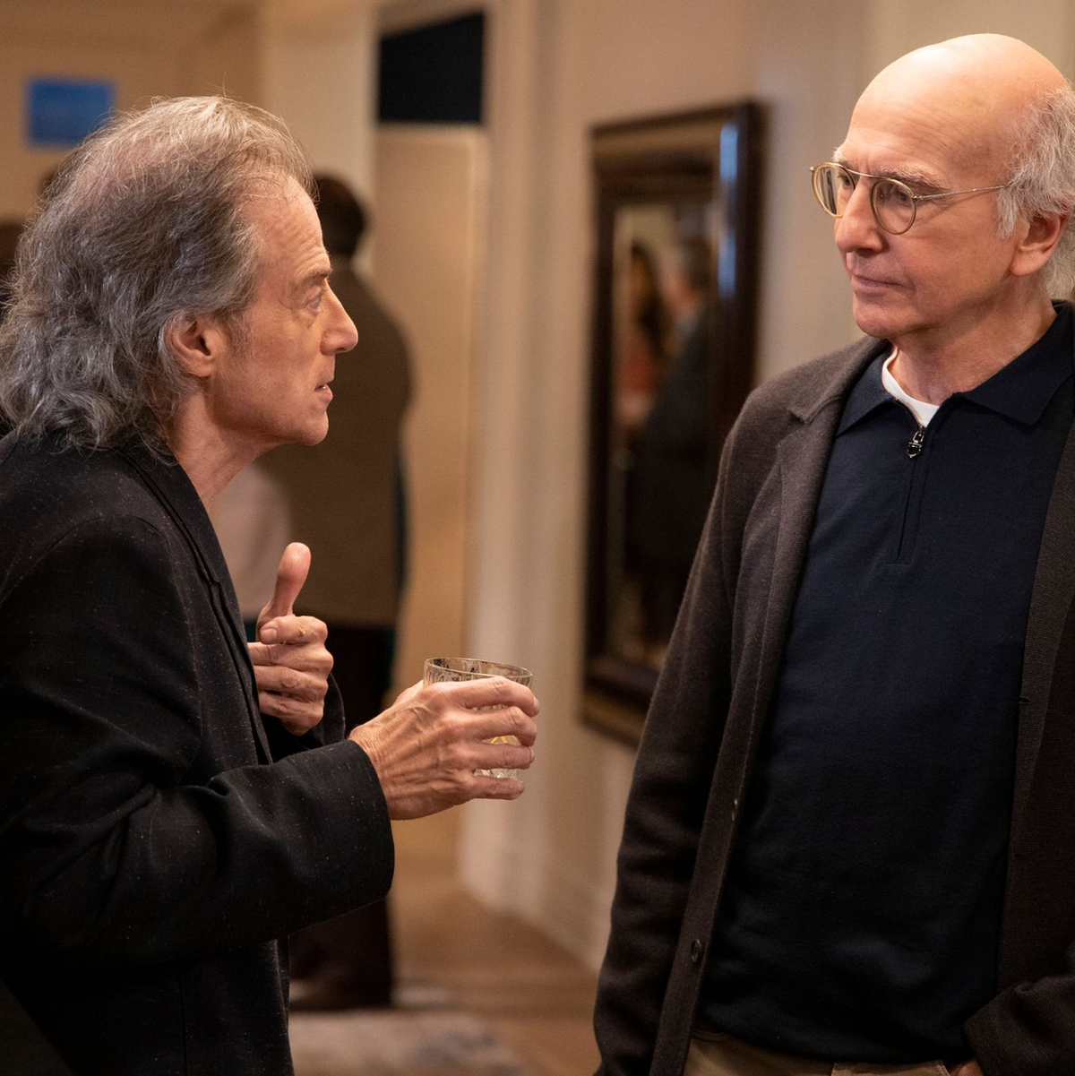 Richard Lewis (l) mit Larry David in einer Szene aus Staffel 10 von «Curb Your Enthusiasm». - Foto: John P. Johnson/HBO/AP