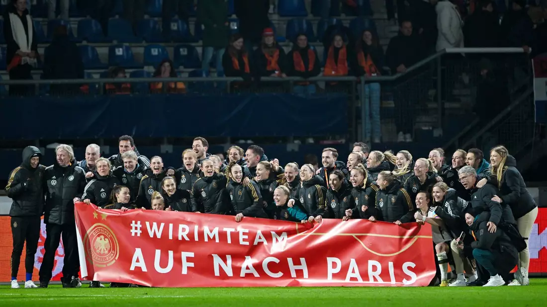 Die Olympia-Qualifikation ist gelungen - jetzt geht es Schlag auf Schlag weiter für die deutschen Fußballerinnen. - Bild: Federico Gambarini/dpa