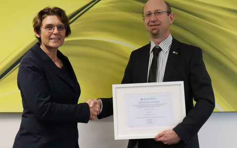 HZA-LA: Weltzolltag 2024 Landshuter Zollbeamter erhält Auszeichnung für besondere Verdienste - Foto: presseportal.de