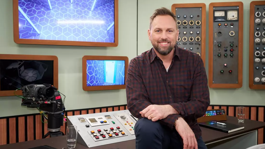 Prime Video startet die Dreharbeiten zu Licht Aus: Steven Gätjen im Control Room, acht Prominente in absoluter Dunkelheit - Bild: presseportal.de