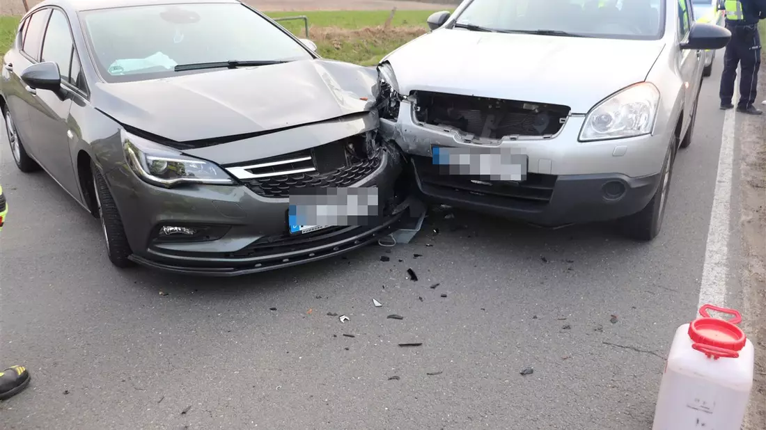 POL-HX: Eine verletzte Person nach einem Verkehrsunfall. Polizei sucht Fahrzeugführer - Bild: presseportal.de