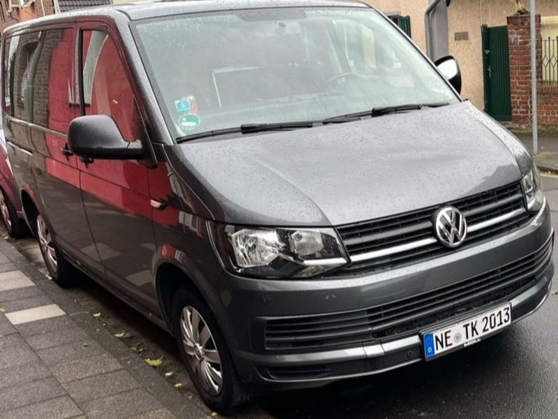 POL-NE: Grauer Multivan entwendet - Foto: presseportal.de