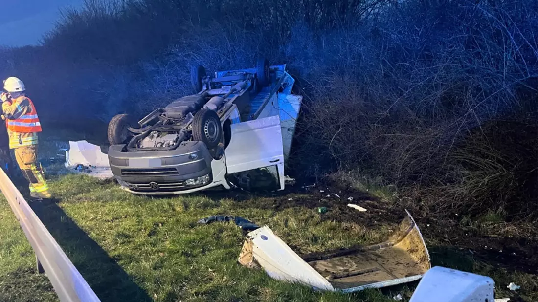 POL-MS: Kleintransporter überschlägt sich bei Unfall auf A1 - Polizei sucht Zeugen - Bild: presseportal.de