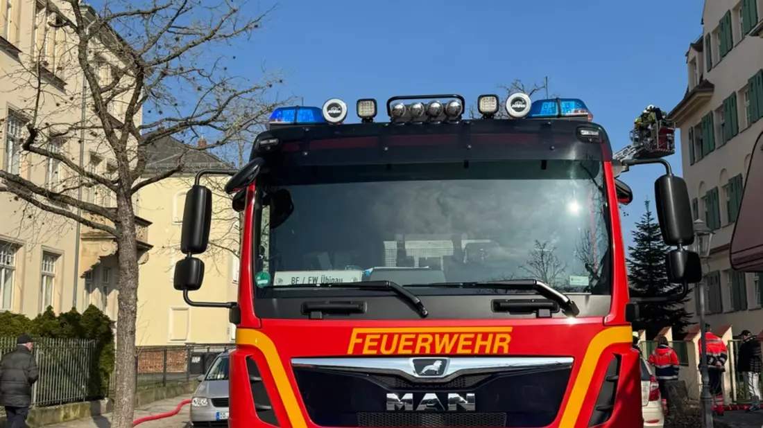 FW Dresden: Rauchwarnmelder alarmiert die Nachbarn - Wohnungsbrand - Bild: presseportal.de
