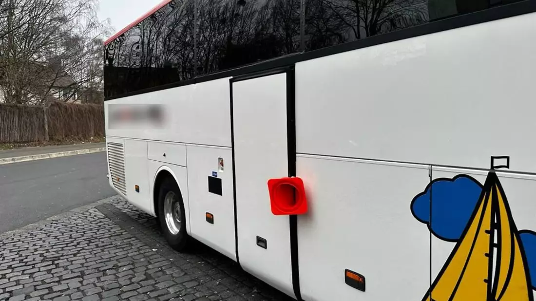 POL-KS: Kontrollen von Fernbussen am Wilhelmshöher Bahnhof: Zwei Busse mussten stehen bleiben - Bild: presseportal.de