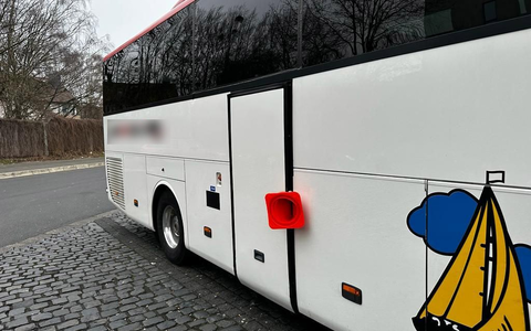 POL-KS: Kontrollen von Fernbussen am Wilhelmshöher Bahnhof: Zwei Busse mussten stehen bleiben - Foto: presseportal.de