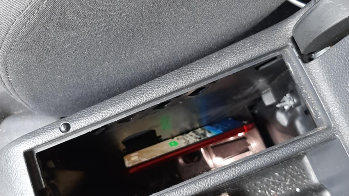 Bundespolizeidirektion München: Nur Stunden nach der Tat: Gestohlenes Smartphone bei Grenzkontrolle sichergestellt - Foto: presseportal.de