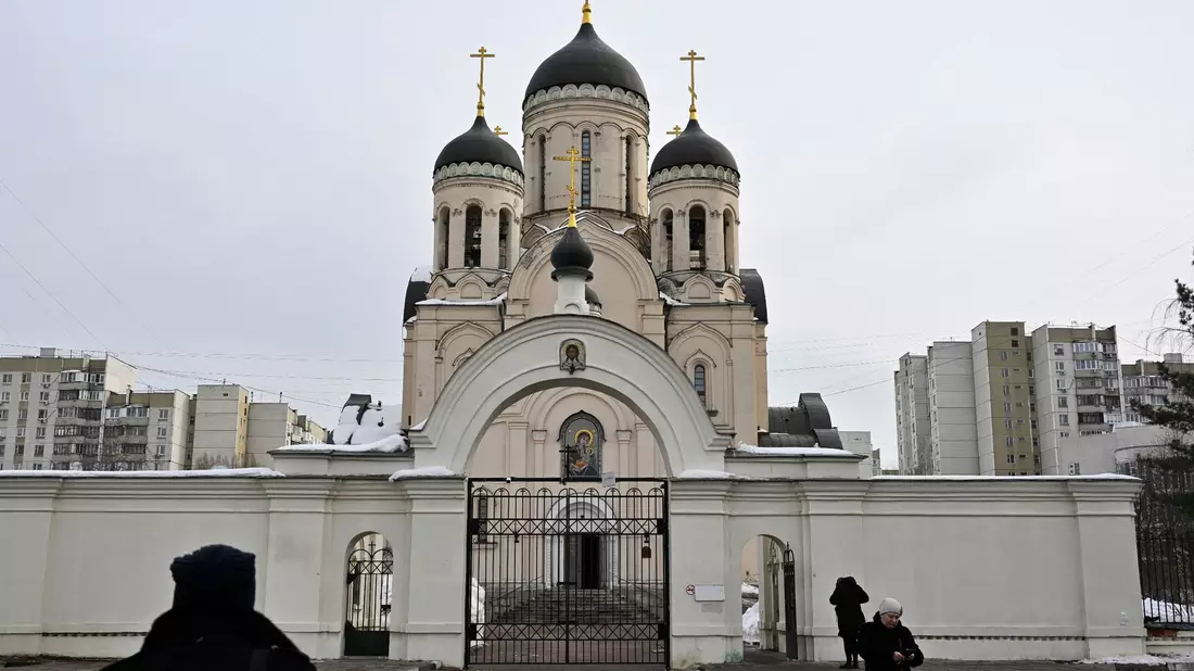 Ein Blick auf die Kirche, in der die Trauerfeier des russischen Oppositionsführers Alexej Nawalny stattfinden soll. - Bild: Uncredited/AP/dpa