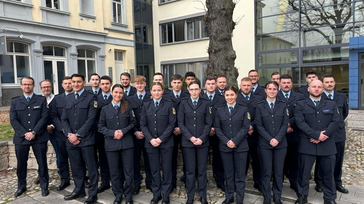 BPOL-KL: Neue Kolleginnen und Kollegen bei der Bundespolizeiinspektion Kaiserslautern - Foto: presseportal.de