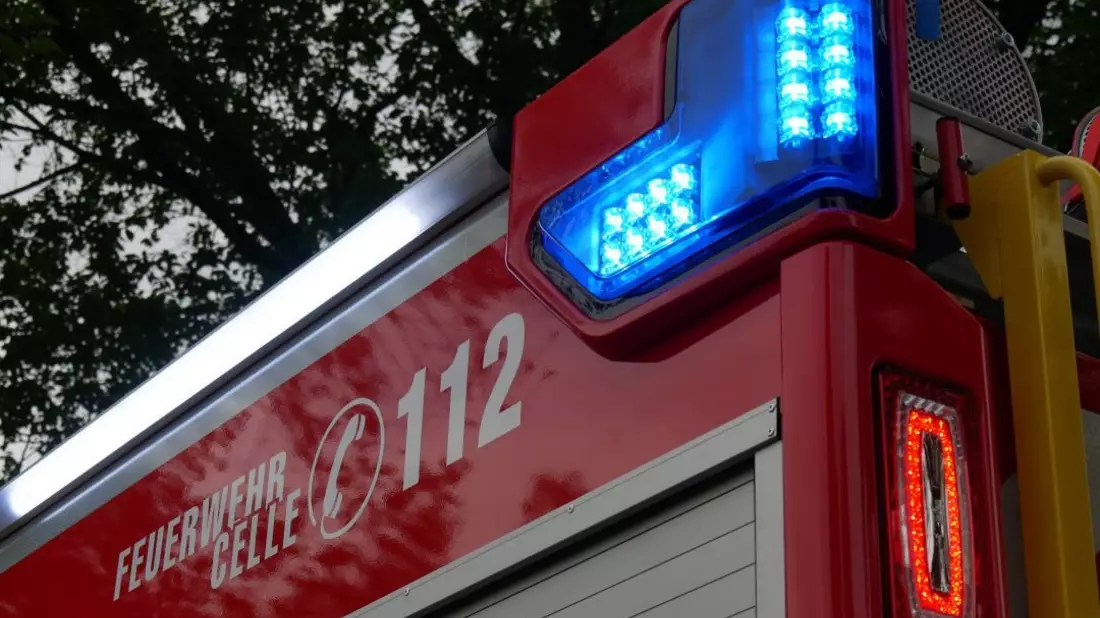 FW Celle: Kurioser Einsatz an einem außergewöhnlichen Tag / Auf Balkon ausgesperrt und Essen auf Herd - Bild: presseportal.de
