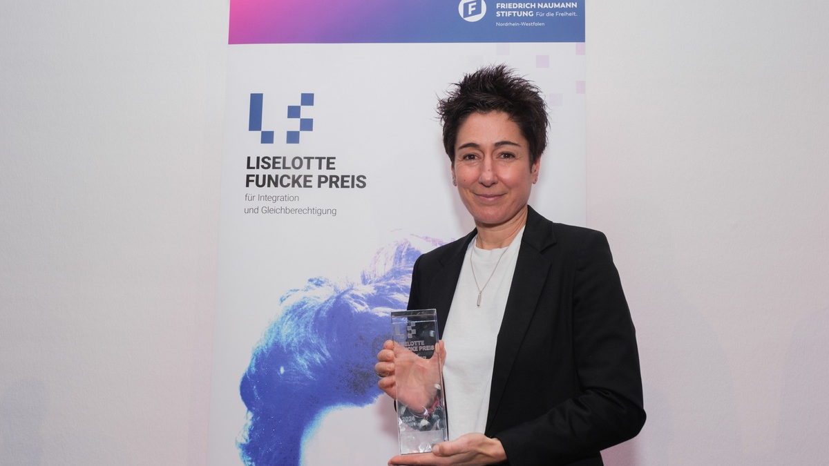 Dunja Hayali und Rheinflanke gGmbH erhalten den ersten Liselotte-Funcke-Preis für Integration und Gleichberechtigung - Foto: presseportal.de