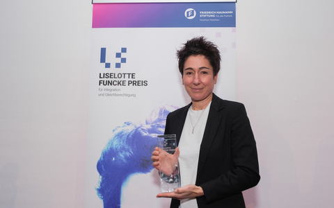 Dunja Hayali und Rheinflanke gGmbH erhalten den ersten Liselotte-Funcke-Preis für Integration und Gleichberechtigung - Foto: presseportal.de