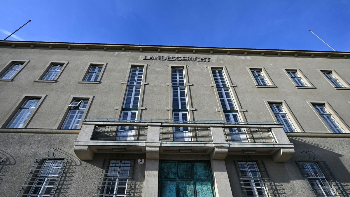 Verurteilt wurde die Mutter wegen versuchten Mordes, Quälens oder Vernachlässigens unmündiger, jüngerer oder wehrloser Personen sowie wegen Freiheitsentziehung. - Foto: Helmut Fohringer/APA/dpa