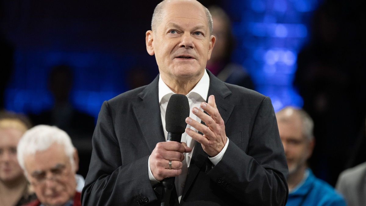 Die Entscheidung, Taurus-Marschflugkörper an die Ukraine zu liefern oder nicht, müsse man genau überdenken, sagt Olaf Scholz. - Foto: Sebastian Kahnert/dpa