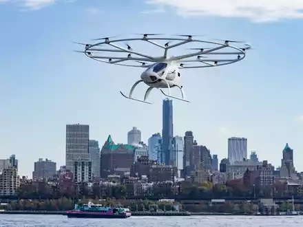 Volocopter stellt neuartige Fluggeräte mit einem markanten Ring für die Rotoren auf dem Dach her. - Foto: Bebeto Matthews/AP