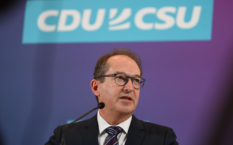 Alexander Dobrindt verlangt, Flüchtlinge gezielt nach Ruanda zu bringen, statt sie in Europa oder Nordafrika zu versorgen. - Foto: Serhat Kocak/dpa