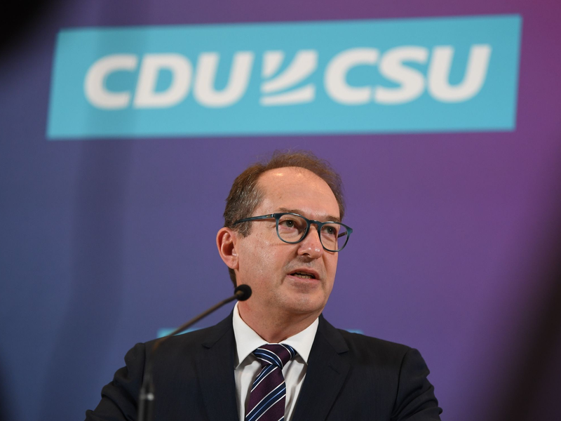 CSU-Landesgruppenchef Alexander Dobrindt: Kanzler Scholz sollte zur Aufklärung von Widersprüchen in der Taurus-Debatte beitragen. - Foto: Serhat Kocak/dpa
